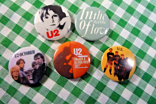 Vintage 80s 25mm badges - vintage,