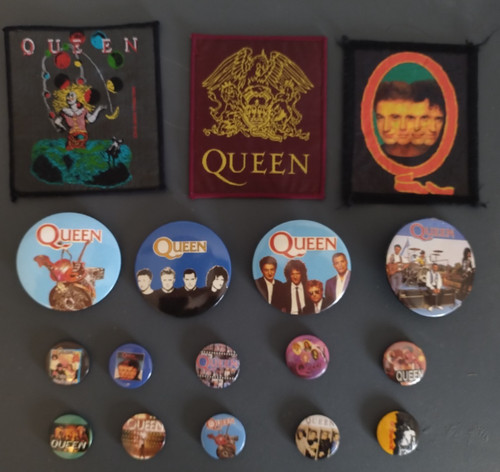 Original vintage queen badges - vintage,